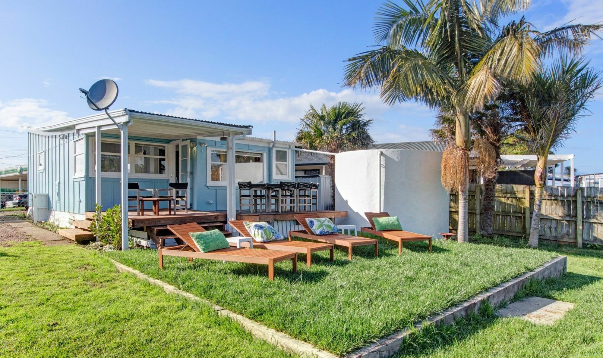 The Little Blue Bach In Oneroa Village By Waiheke Unlimited Exterior photo